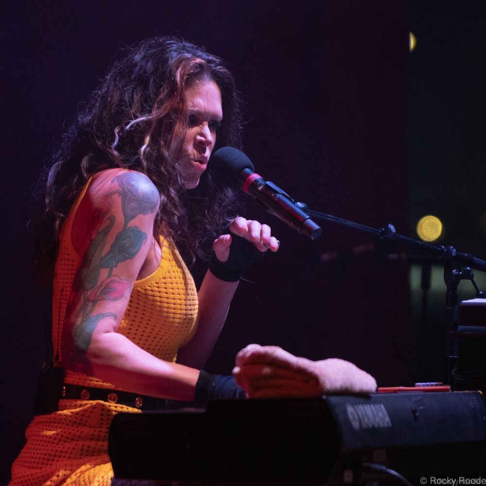 Beth Hart se vrací do Prahy! Strhující bluesrocková zpěvačka vystoupí 10. listopadu v Kongresovém centru